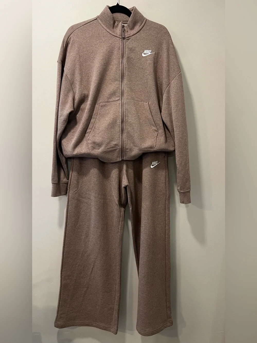 Nike Women’s Club Fleece Track Jacket & Mid-Rise Oversized Sweatpants Set Large